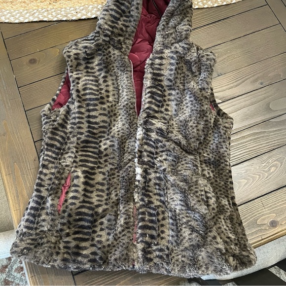 Reversible puffer jacket - burgundy and animal print with details of gold - Picture 4 of 8